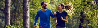 Optimistische Paare motivieren sich zum Sport