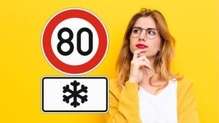 Frau schaut nachdenkend auf Verkehrszeichen mit Schneeflocke und Tempo 80. Gilt das Schild nur im Winter?