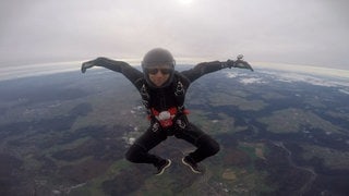 Ist das der schnellste Elch der Welt? Der SWR3 Elch probiert sich im Speed-Skydiving aus!