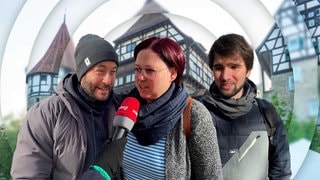 Menschen werden vor der Bundestagswahl für den SWR3 Pulsmesser interviewt.