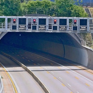 Der Engelbergtunnel, durch den die A81 führt ist gesperrt.