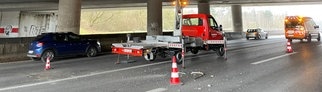 Fachleute prüfen eine A8-Brücke, die über die A81 läuft