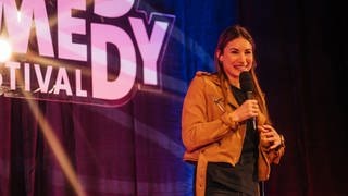 Leila Ladari beim Comedy Festival 2023