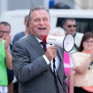 Claus Weselsky ein letztes Mal am Streik-Megaphon vor seinem Ruhestand