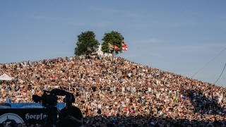 Tones und ich bringen den Hügel zum Beben beim Das Fest 2024 in Karlsruhe