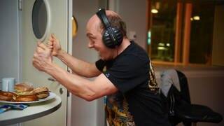 Bernhard Hoëcker beim Radio-Duell im SWR3-Studio