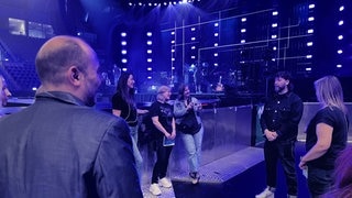 Rea Garvey hat sich vor dem Konzert in Stuttgart mit Gewinnerinnen und Gewinnern unseres Gewinnspiels getroffen, die auch beim Soundcheck dabei sein durften.