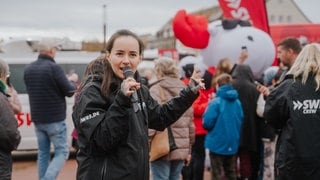 Hörerinnen und Hörer holen sich ihren Elch beim SWR3 Elch-Alarm