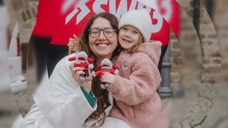 Besucherinnen mit Elchen beim SWR3 Elch-Alarm in BW und RLP