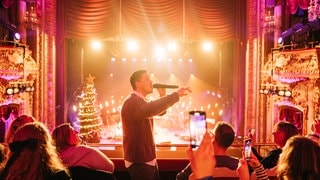 Nico Santos überrascht seine Fans beim SWR3 Weihnachtskonzert.