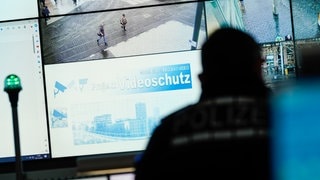 Bei intelligenter Videoüberwachung im öffentlichen Raum versuchen die Ermittler, bestimmte Bewegungsmuster zu erkennen.