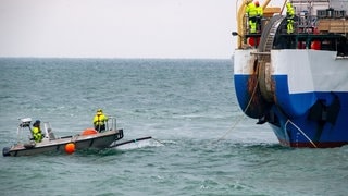 Kommunikationskabel in Meeren über hunderte Kilometer zu verlegen ist ein großer Aufwand. Warum ein Unterseekabel in der Ostsee zerstört wurde, ist noch unklar.