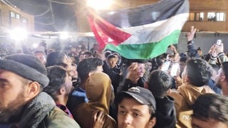 Menschen feiern die Ankündigung des Waffenstillstandsabkommens in Gaza