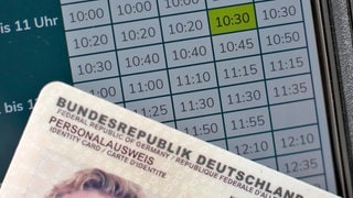 14.07.2023, Wuppertal, Antrag eines neuen Personalausweis im Einwohnermeldeamt. Online Termin Vereinbarung - Lange Wartezeiten