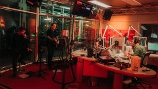 Sendestudio bei SWR3 mit Campino, Kuddel und Moderator Constantin Zöller