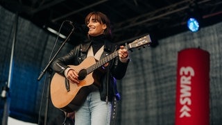 Lotte beim Schulhofkonzert an der Erbeskopf-Realschule plus in Thalfang