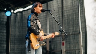 Lotte beim Schulhofkonzert an der Erbeskopf-Realschule plus in Thalfang