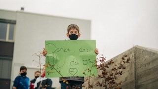 Lotte beim Schulhofkonzert an der Erbeskopf-Realschule plus in Thalfang