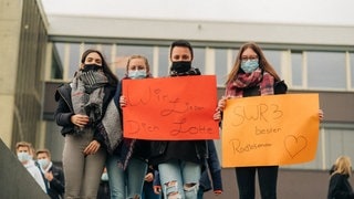 Lotte beim Schulhofkonzert an der Erbeskopf-Realschule plus in Thalfang