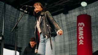 Lotte beim Schulhofkonzert an der Erbeskopf-Realschule plus in Thalfang