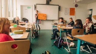 Lotte beim Schulhofkonzert an der Erbeskopf-Realschule plus in Thalfang