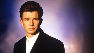 Der Sänger Rick Astley bei einem Fotoshooting 1987