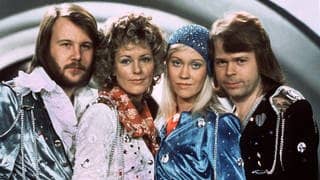 Die Band ABBA gewinnt den Eurovision Song Contest mit ihrem Song „Waterloo“ 