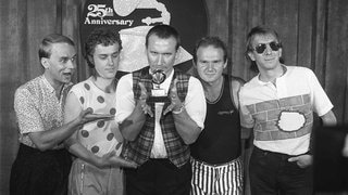 Die Band Men at Work erhält 1983 den Grammy in der Kategorie Best New Artist.