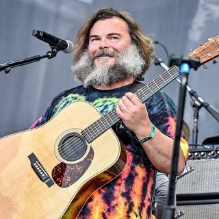 Jack Black bei einem Konzert von Tenacious D - Zusammen mit Kyle Gass hat jack Black jetzt "Baby One More Time" von Britney Spears gecovert