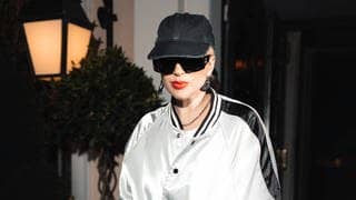 Lady Gaga opuszcza restaurację Laurent w Paryżu.