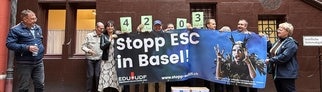 Vertreter der Schweizer Partei EDU bei der Unterschriften-Einreichung für ihr Referendum „Stopp ESC in Basel“