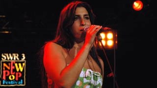 Amy Winehouse bei ihrem Konzert 2004 im Theater Baden-Baden.