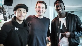 Nico & Vinz (hier mit SWR3-Moderator Kristian Thees in der Mitte) kommen aus Norwegen sind aktuell mit ihrer Single „Am I Wrong“ am Start. Der Song war in 2013 einer der meistgespielten Sommerhits in