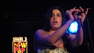 Amy Winehouse bei ihrem Konzert 2004 im Theater Baden-Baden.