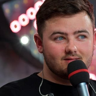 Declan J Donovan beim Star-Talk beim New Pop Festival 2019