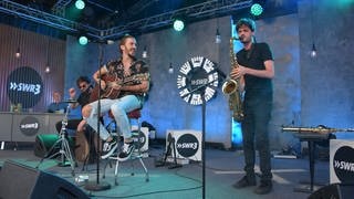 Dennis Lloyd beim Star-Talk beim New Pop Festival 2019