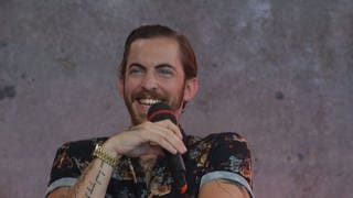 Dennis Lloyd beim Star-Talk beim New Pop Festival 2019