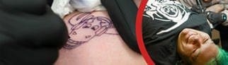 Ein Fan lässt sich den SWR3Elch als Tattoo stechen.