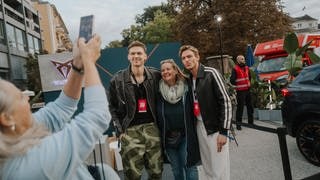 Besucherinnen und Besucher beim SWR3 New Pop Festival 2024.