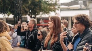  Besucherinnen und Besucher beim SWR3 New Pop Festival 2024.