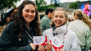 Besucherinnen und Besucher beim SWR3 New Pop Festival 2024.