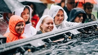 Besucherinnen und Besucher auf dem SWR3 New Pop Festival 2024