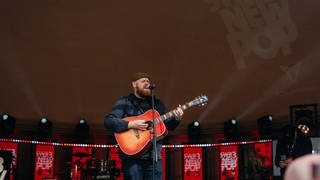 Tom Walker beim SWR3 New Pop Festival 2024 im Interview mit Sabrina Kemmer