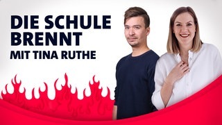 Die Schule brennt - Tina Ruthe und Bob Blume vor künstlichen Flammen