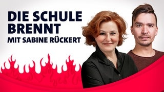 Sabine Rückert und Bob Blume vor Flammen