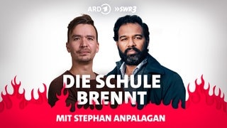 Bob Blume und Stephan Anpalagan vor Flammen