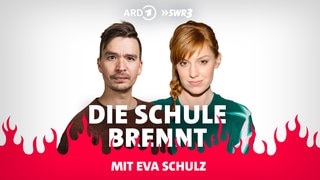 Eva Schulz und Bob Blume vor Flammen