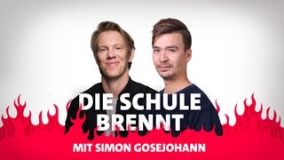 Simon Gosejohann und Bob Blume vor Flammen