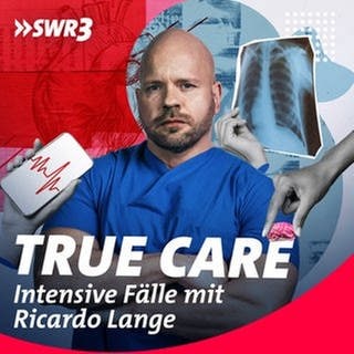 Ricardo Lange vor medzinischen Illustrationen