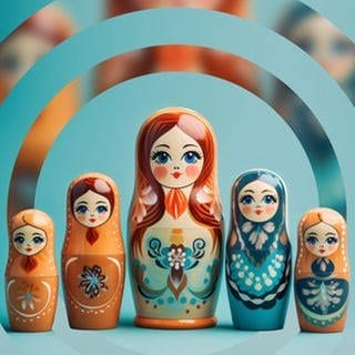 Eine traditionelle russische Matryoshka-Puppe verbildlicht die dissoziative Persönlichkeitsstörung einer Person, die 5 Fragen beantwortet